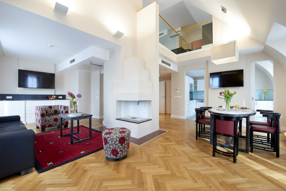 Dachgeschosswohnung mit Essbereich, Wohnzimmer und Galerie in der Singerstrasse 21/25